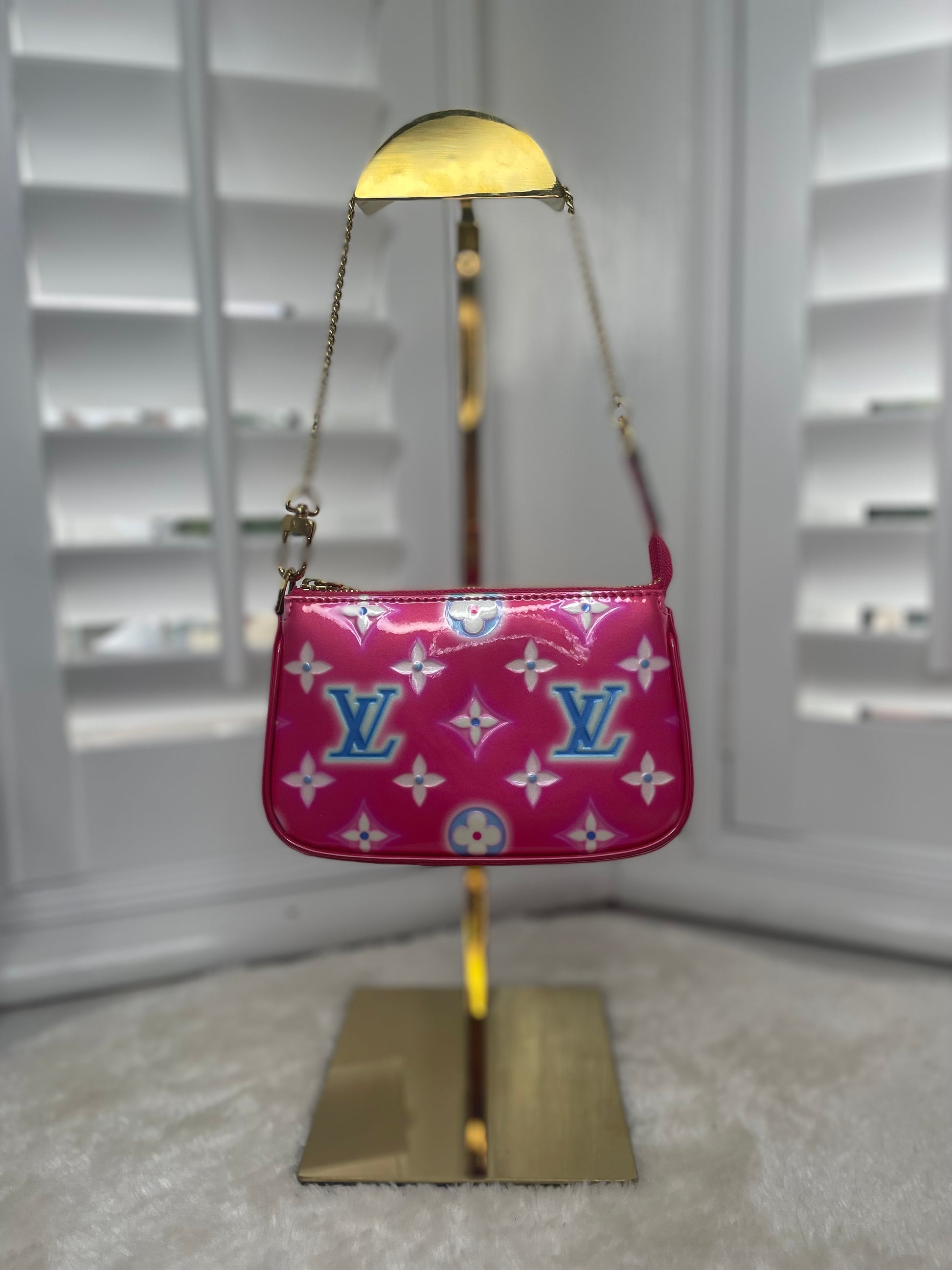 Louis Vuitton Vernis Mini Pochette – Madame Chic