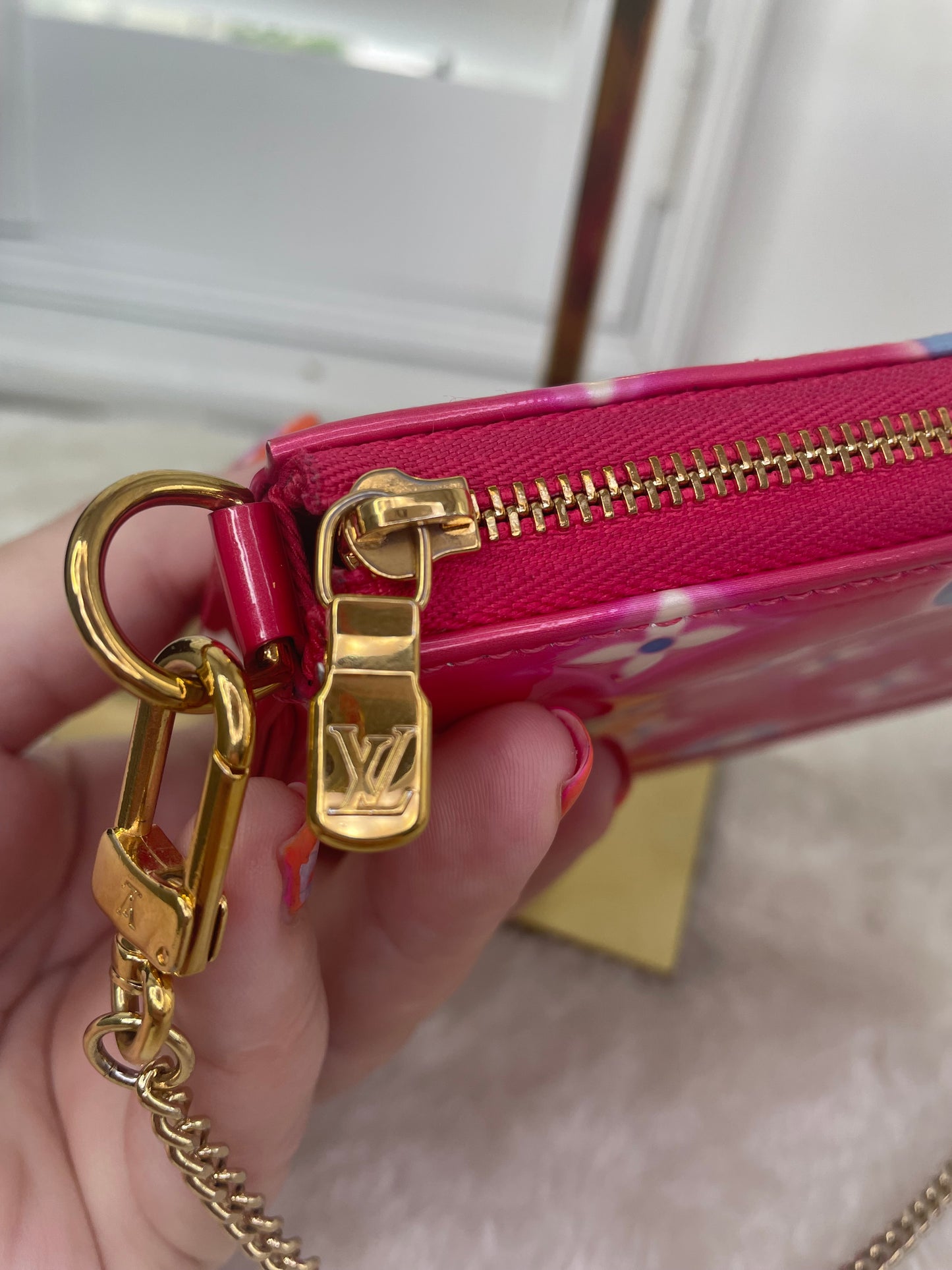 Louis Vuitton Vernis Mini Pochette – Madame Chic
